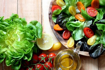 Salad with cherry tomatoes 