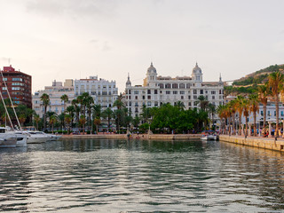 Fototapeta na wymiar City ​​of Alicante in Spain. View of the promenade and port.