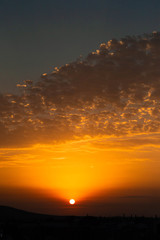 Cielo anaranjado al atardecer