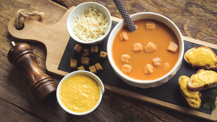 soupe de poisson accompagnée de rouille