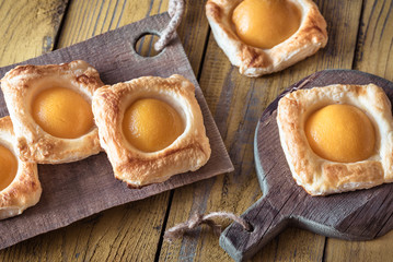 Fototapeta na wymiar Puff pastry with canned peaches