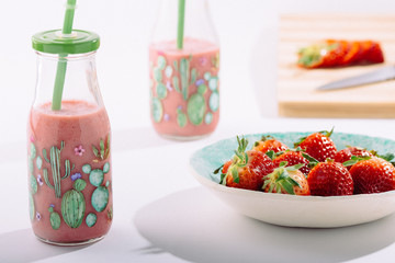 strawberry smoothie and fresh strawberry