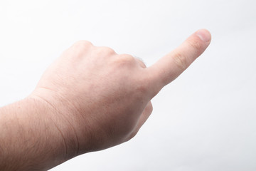 Persona señalando con el dedo