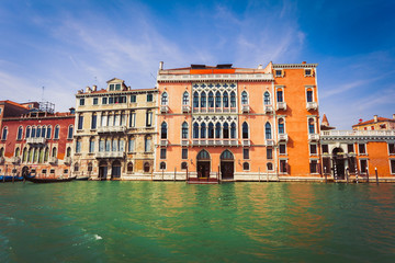 Obraz na płótnie Canvas Typical colorful venetian houses along Grand Canal