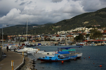 Fototapeta na wymiar Small fishing boats in harbor. It was taken in Balıkesir Altınoluk.