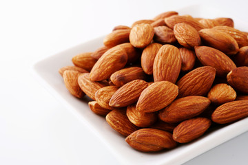 アーモンド　白背景