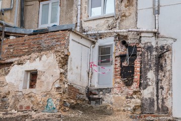 Aufnahme eines  einsturzgefährdeten Abrisshauses, Deutschland