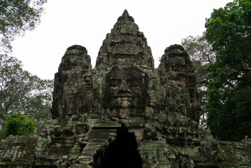 Fototapeta na wymiar The massive sculptures above a gate at Angkor Wat