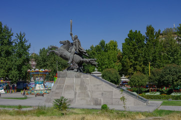 Obraz premium Zoravar Andranik Statue at Saint Gregory The Illuminator Cathedral. a famous tourist spot in Yerevan, Armenia