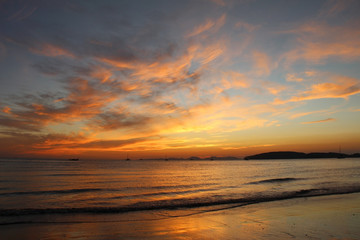 Obraz na płótnie Canvas Beautiful view of the Andaman Sea at sunset. Thailand.