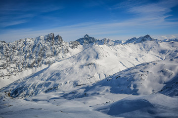 Fototapeta na wymiar Summit mountain sunshine clouds traces in the snow