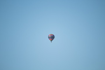 Fototapeta na wymiar hot air balloon flying in the sky
