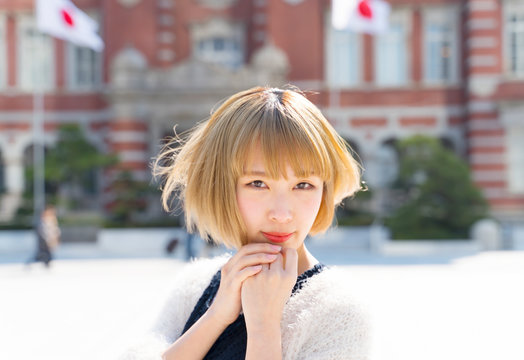 1 060 件の最適な 振り向き顔 画像 ストック写真 ベクター Adobe Stock 1 060 件の最適な 振り向き顔 画像 ストック写真 ベクター Adobe Stock