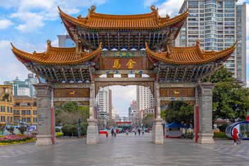 Obraz premium Is a landmark in the historical center of Khun Ming city Come to take pictures with both doors