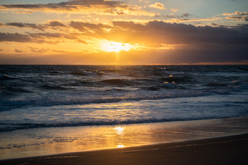 Fototapeta na wymiar Sunrise off the beach 