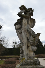 LEDNICE PARK  RZEŹBY MĘŻCZYZNA  ŁOWCA  © jaceka
