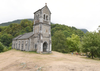 Fototapeta na wymiar Chapelle de Solférino Luz Saint Sauveur