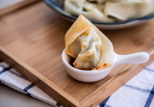 A plate of freshly cooked wonton