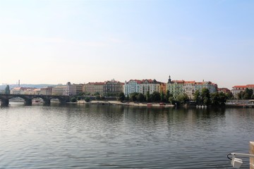 プラハとモルダウ川