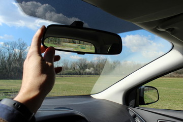 Specchietto retrovisore dell'auto in Primavera