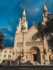 Fototapeta na wymiar Cathedral in San Francisco in the early morning against a cloudy sky