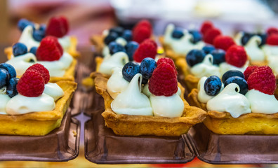 Cakes with cream and fresh berries