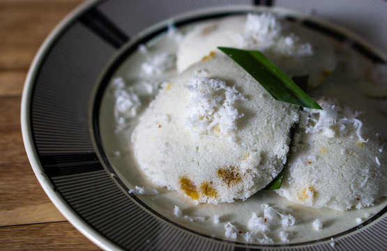 "Putu Piring" Images – Browse 25 Stock Photos, Vectors, and Video