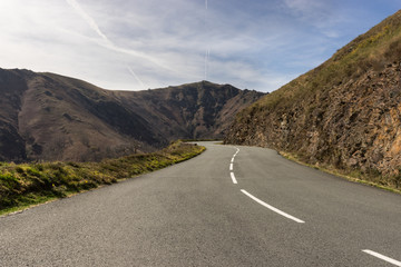 Carretera hacia las montañas