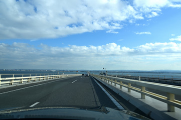 青空とアクラライン