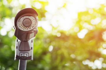 Naklejka premium close up Multi-angle CCTV camera are installed in the green park public, concept CCTV camera operating watching city security cover of theft. soft focus.