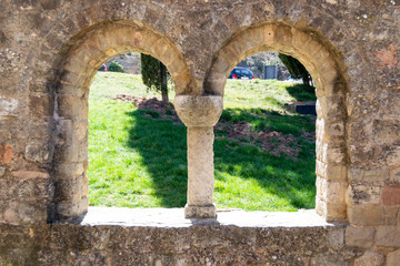 Romanesque arches (Arcos Románicos)