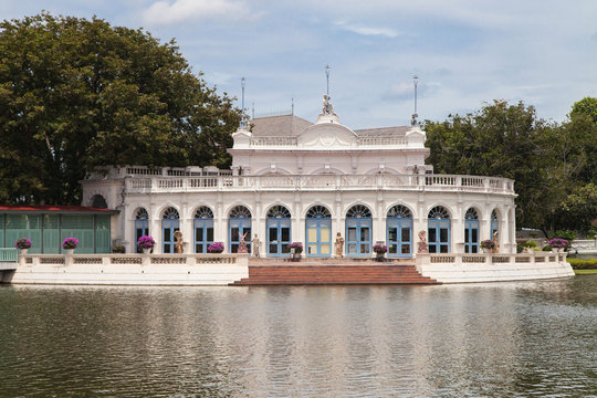Tevaraj-Kanlai Gate at Bang Pa-In Palace