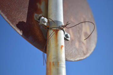 Placa de Trânsito com Remendo