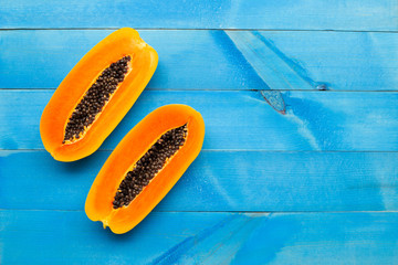 Obraz premium Papaya fruit on blue wooden background