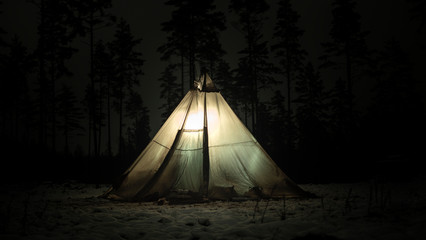 Tipi tent in forest © prinsen999