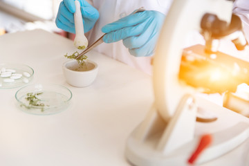 Laboratory equipment for distillation Separation of components from a mixture of liquid evaporation and condensation. Chemical industry Pharmaceutical Research Drug or food items