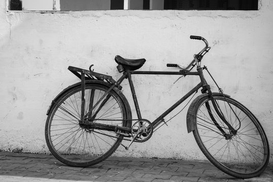 old vintage hero bicycle with white background
