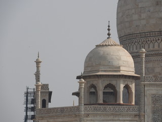 Obraz premium Close-up details Taj Mahal, famous UNESCO historical site, love monument, the greatest white marble tomb in India, Agra, Uttar Pradesh.