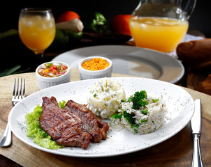 roast beef with vegetables and rice
