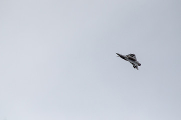 Up side down delta wing fighter aircraft