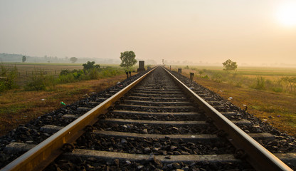 Obraz premium indian railway through agriculture land 