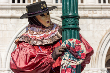 Obraz na płótnie Canvas Italy, Venice, carnival, 2019, masked people roam the city, posing for photographers and tourists, with beautiful clothes.