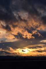 Nach dem Sturm Wolken Stimmung Sonnenuntergang - 256913057