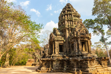 Fototapeta na wymiar Thommanon temple ruins is Khmer ancient temple in complex Angkor Wat in Siem Reap, Cambodia