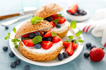 Berry sandwiches with fresh strawberry, blueberry and cream cheese