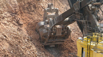 Electric shovel mining