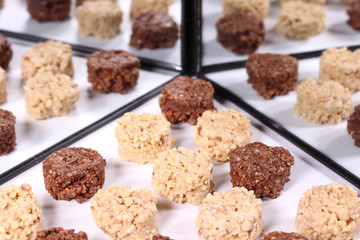 鏡に映るクランチチョコレート