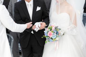 結婚式　父から新郎へバトンタッチ