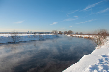 Obraz premium bridge over the river in winter