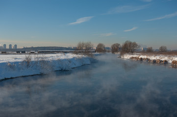 Fototapeta na wymiar frozen river in winter